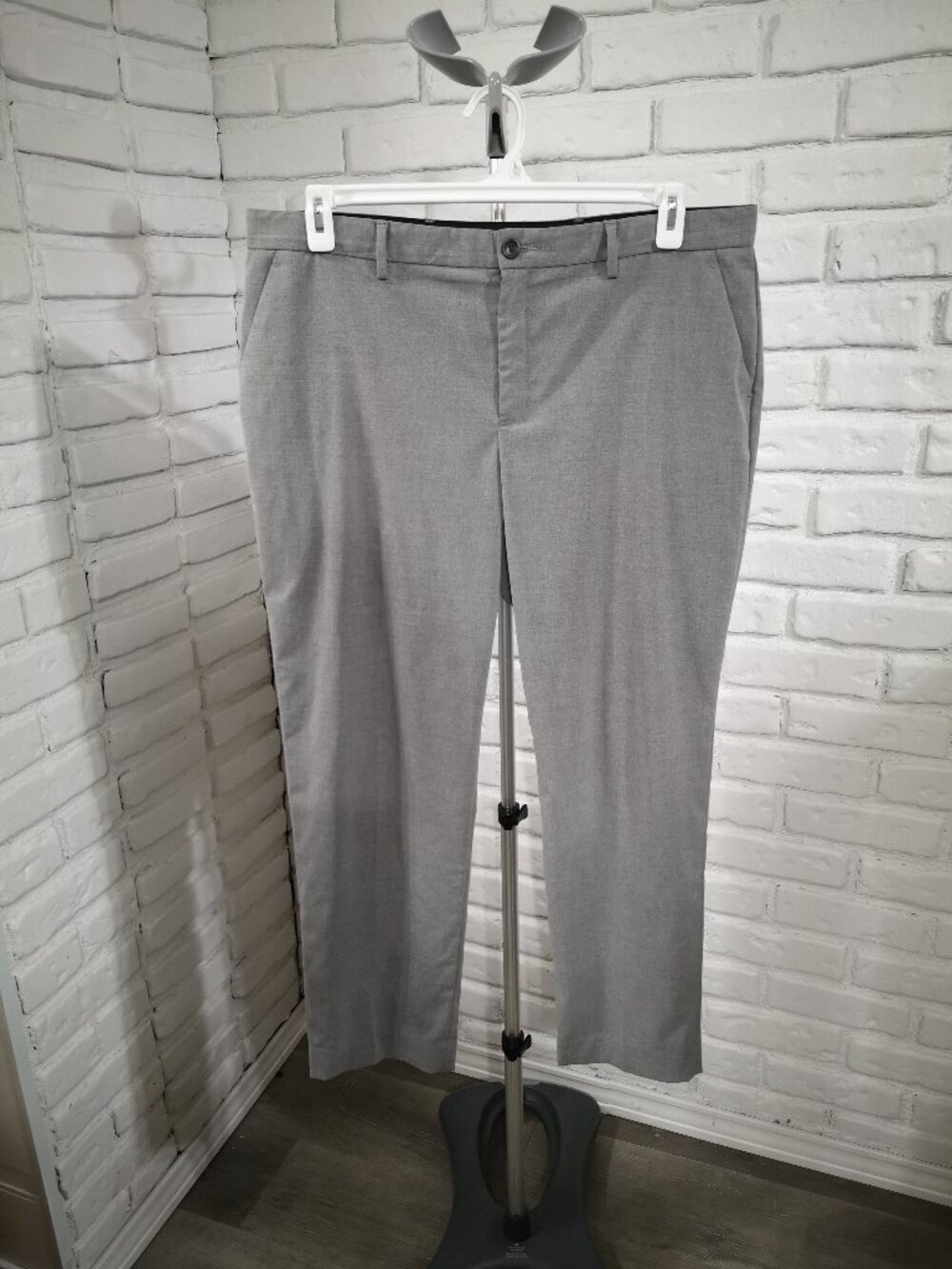 Banana Republic Factory Ladies Size 14 Grey Zipper & Button Closure Dress Pants